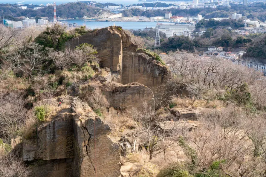 【初心者向け日帰り登山】クライミングトレーニングのメッカ！鷹取山ハイキングの難易度別ルート紹介