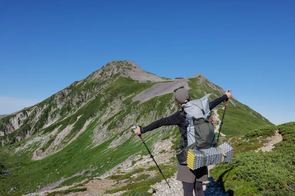 【2025年】女性のためのレディースザックー小屋泊・テン泊登山用の36〜60Lモデルを徹底比較ー