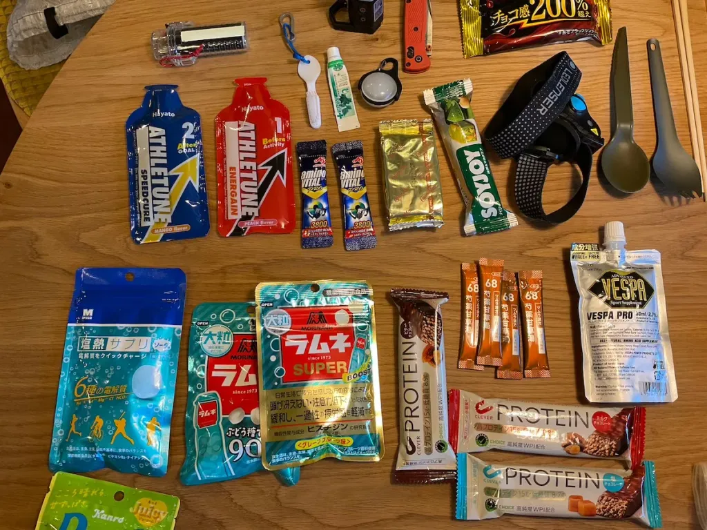登山初心者さんに知ってもらいたい！登山で役立つ小物類＆携行アイテム【行動中に使うもの】