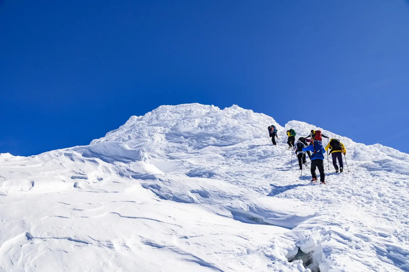 冬の日帰り登山の持ち物の選び方とおすすめアイテム25選!低山・雪山別の必需品リスト付き
