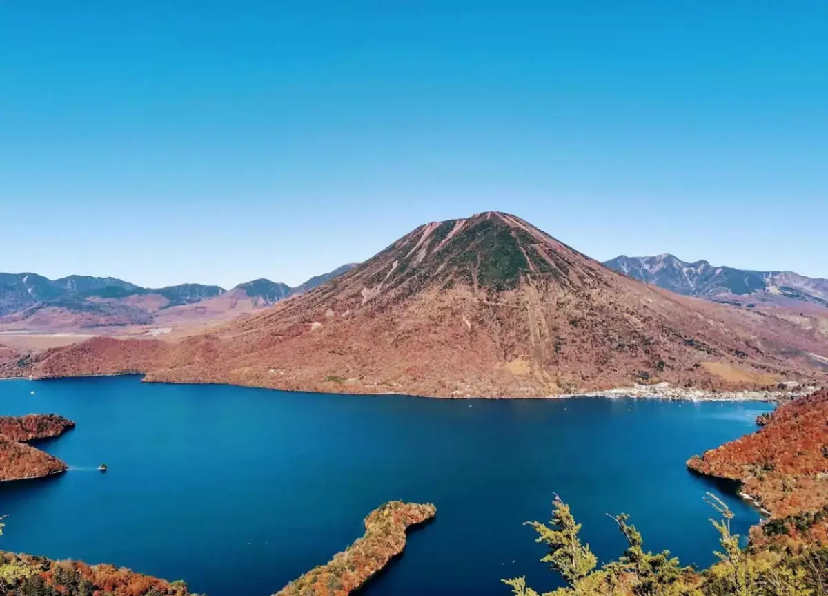 半月山