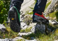登山で足が痛い原因−登山靴ではないシューズを履いていませんか？