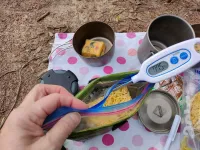 超簡単山ご飯！スタンドコジーとジップロックで作る焼きそばレシピ