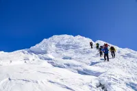 冬の日帰り登山の持ち物の選び方とおすすめアイテム25選！低山・雪山別の必需品リスト付き