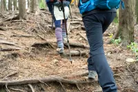 【冬の低山登山の服装】レイヤリングのポイントとおすすめアイテム30選