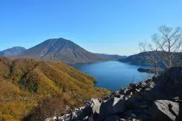 男体山