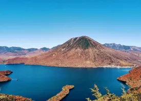 半月山