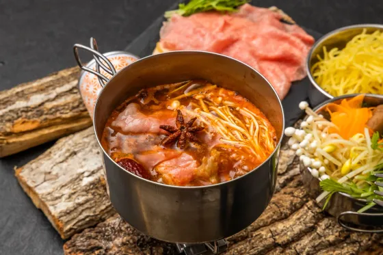 寒い時期のグループ登山におすすめ！暖かい鍋料理を楽しむクッカーセットの選びかた