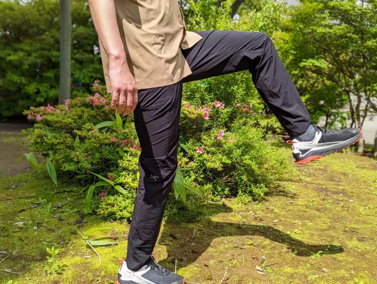ハードな動きにも追随するパンツ アークテリクス インセンドパンツ