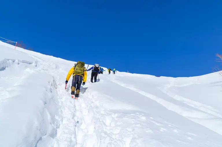 冬山登山向けアウターの選び方とおすすめハードシェル12選｜ハードシェル｜登山ウェア｜山のモノ｜登山・トレラン・山スキーマガジン「山旅旅」
