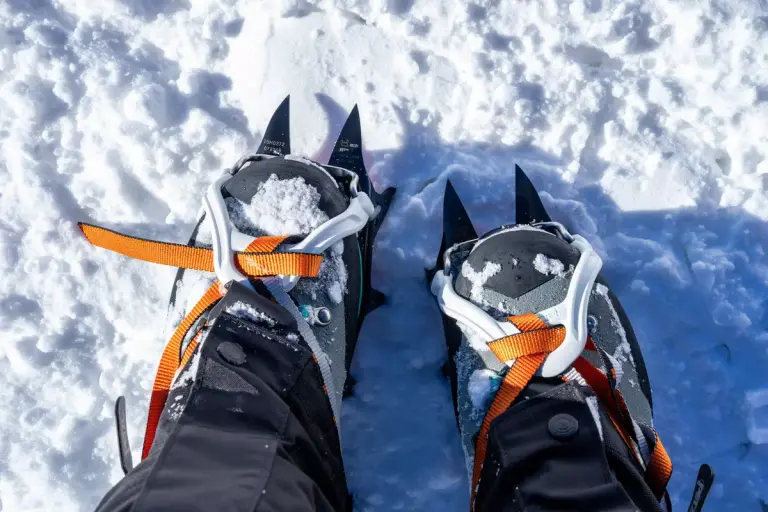 【登山用アイゼン】おおまかな分類と選び方のポイント｜アイゼン・チェーンスパイク｜雪山装備｜登山ギア｜山のモノ｜登山・トレラン・山スキーマガジン「山旅旅」