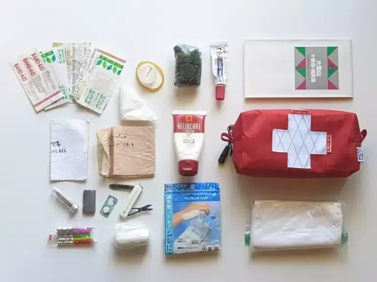 登山用ファーストエイドの中身は？キットの自作やおすすめのポーチなど徹底紹介｜ファーストエイド｜登山ギア｜山のモノ｜登山・トレラン・山スキーマガジン「山旅旅」