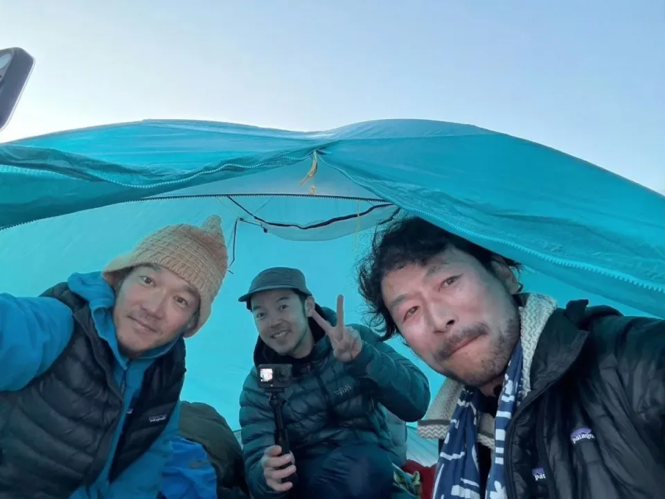 雪中テント泊と春の雪。仲間と滑る黒姫山・バックカントリースキー