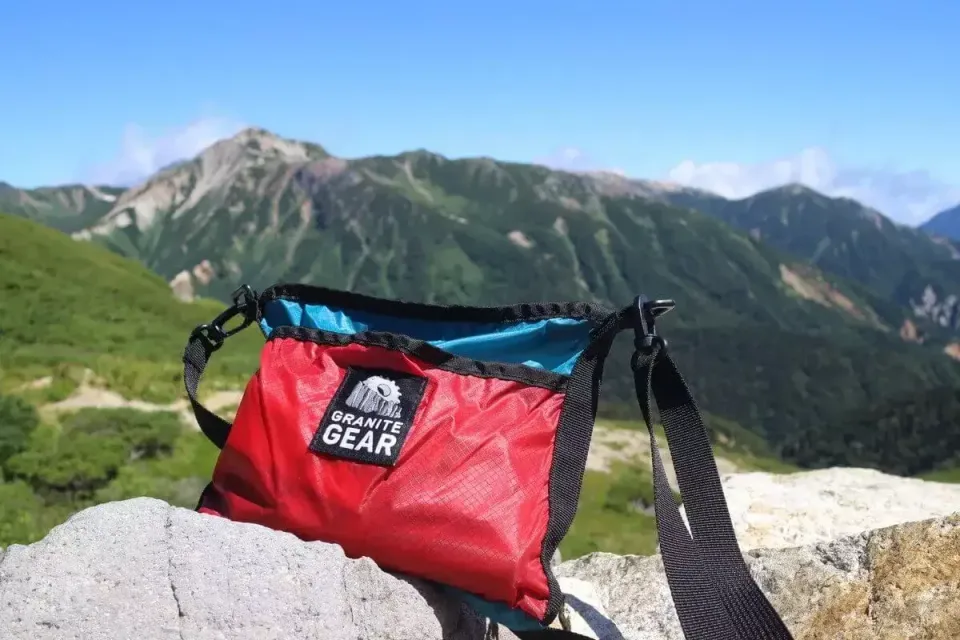 登山サコッシュの人気モデル20選‐ガレージブランドからも厳選紹介!邪魔にならない付け方の解説も