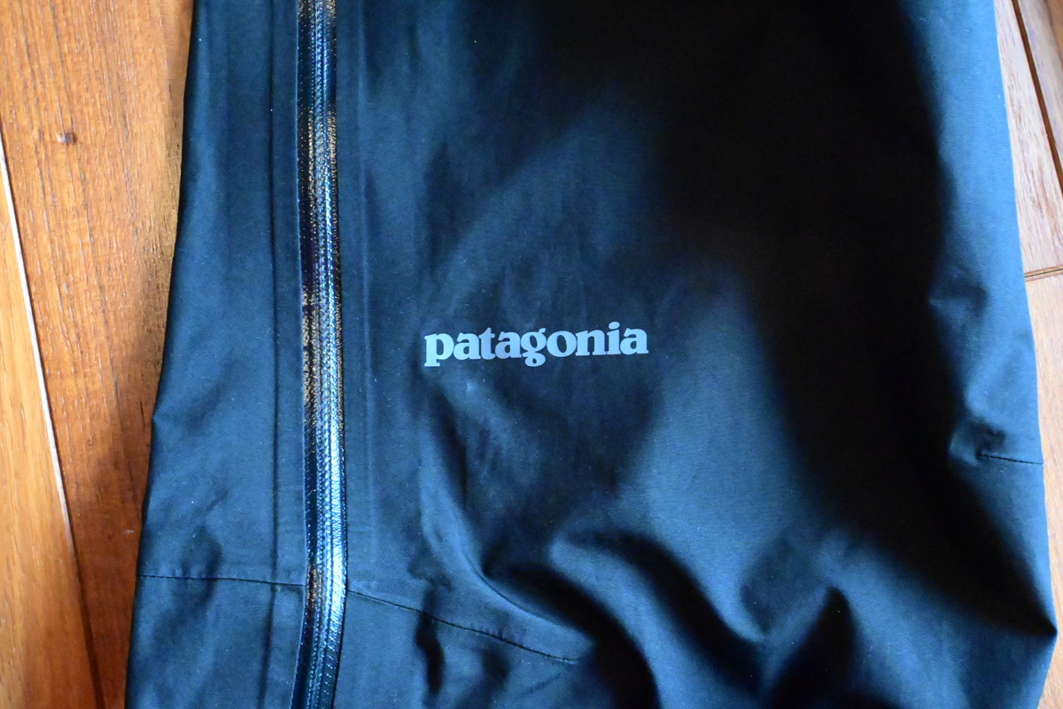 パタゴニア カルサイトパンツ−ゴアテックス2.5層のレインパンツ｜山旅旅