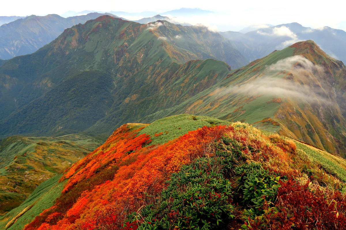 谷川岳の混雑から離れて楽しむ-平標山の紅葉登山