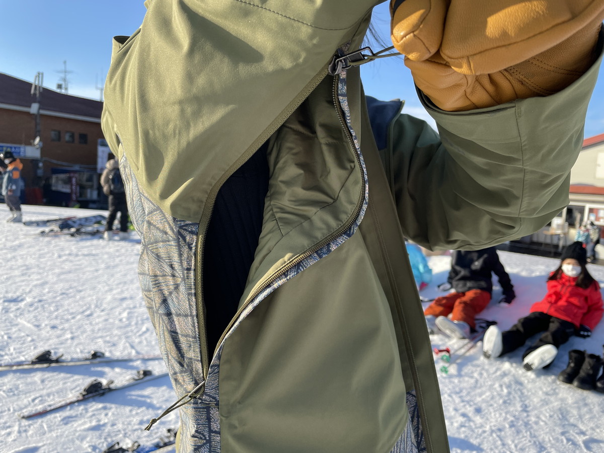 レビュー】耐候性万能なパタゴニアのレディーススキーウェア 