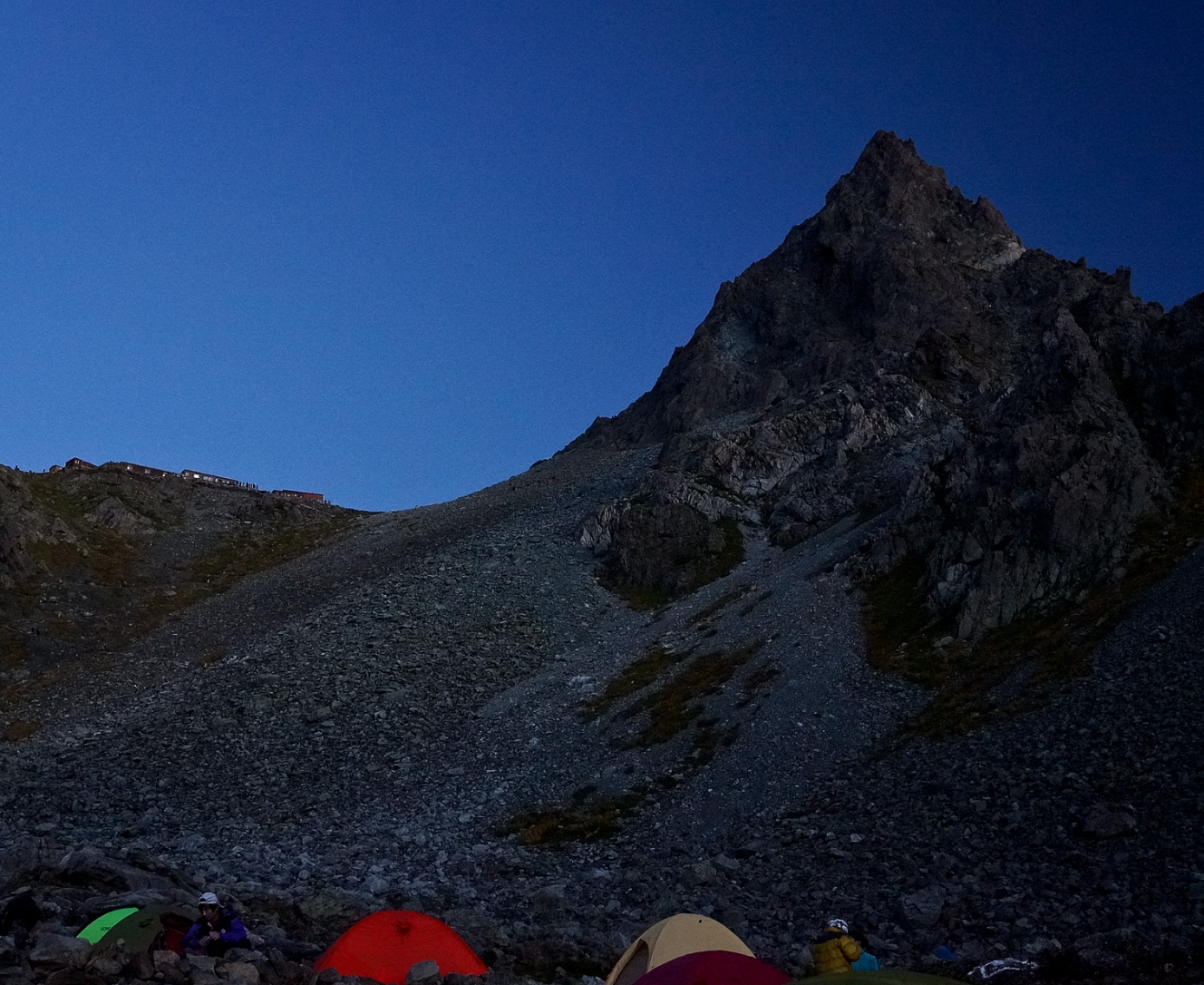 槍ヶ岳登山におすすめの山小屋-テント場情報と山小屋から登頂までの所要時間