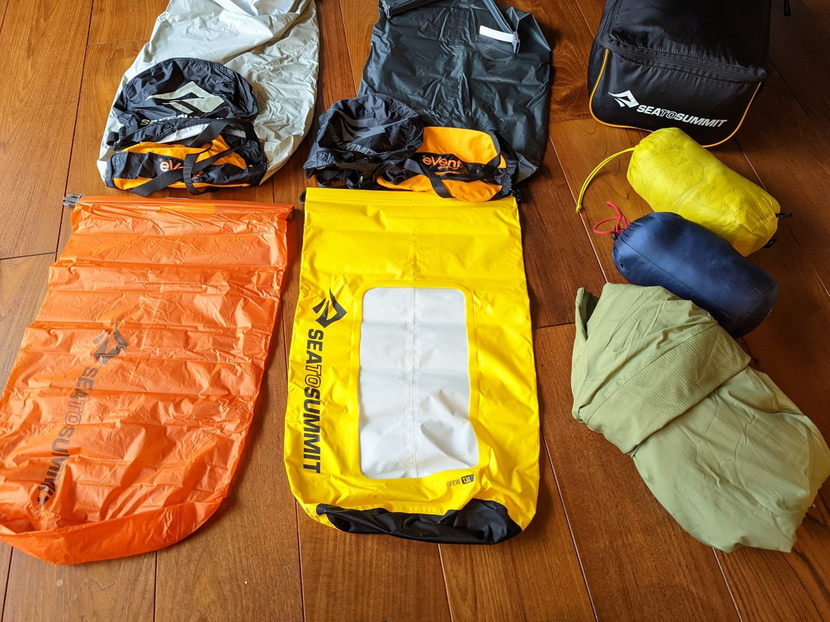 シートゥサミット登山に使える7種類のドライサックの比較＆おすすめのドライサックの選び方｜山旅旅