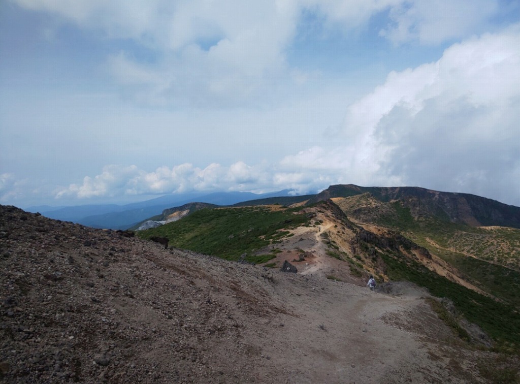 安達太良山の稜線