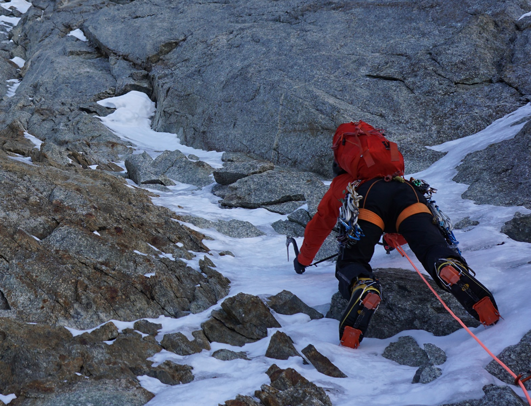 登山でヘルメットが必要な山②：ロープにぶら下がった際の側頭部の怪我