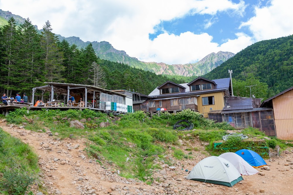 登山の宿泊手段-山小屋泊とテント泊の違い