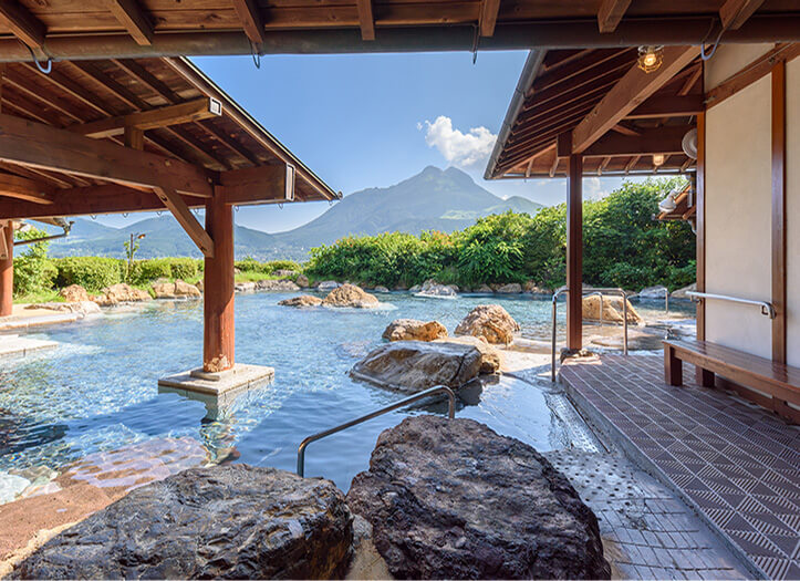 山のホテル夢想園　露天風呂から見える由布岳登山　温泉