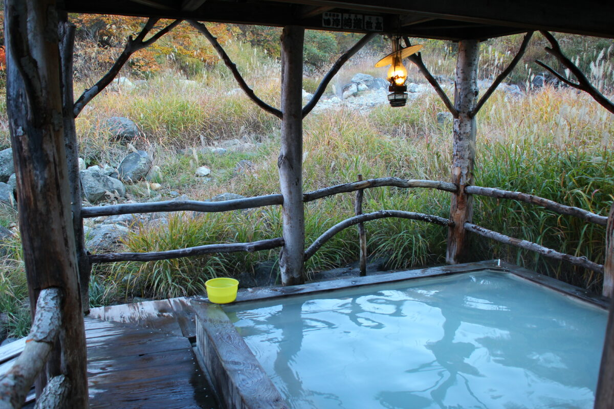 日本の秘湯　黒湯温泉登山　温泉